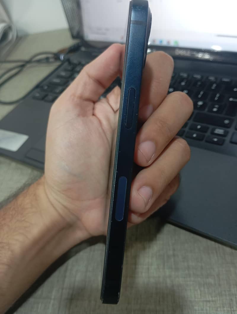 Apple iPhone 13 4