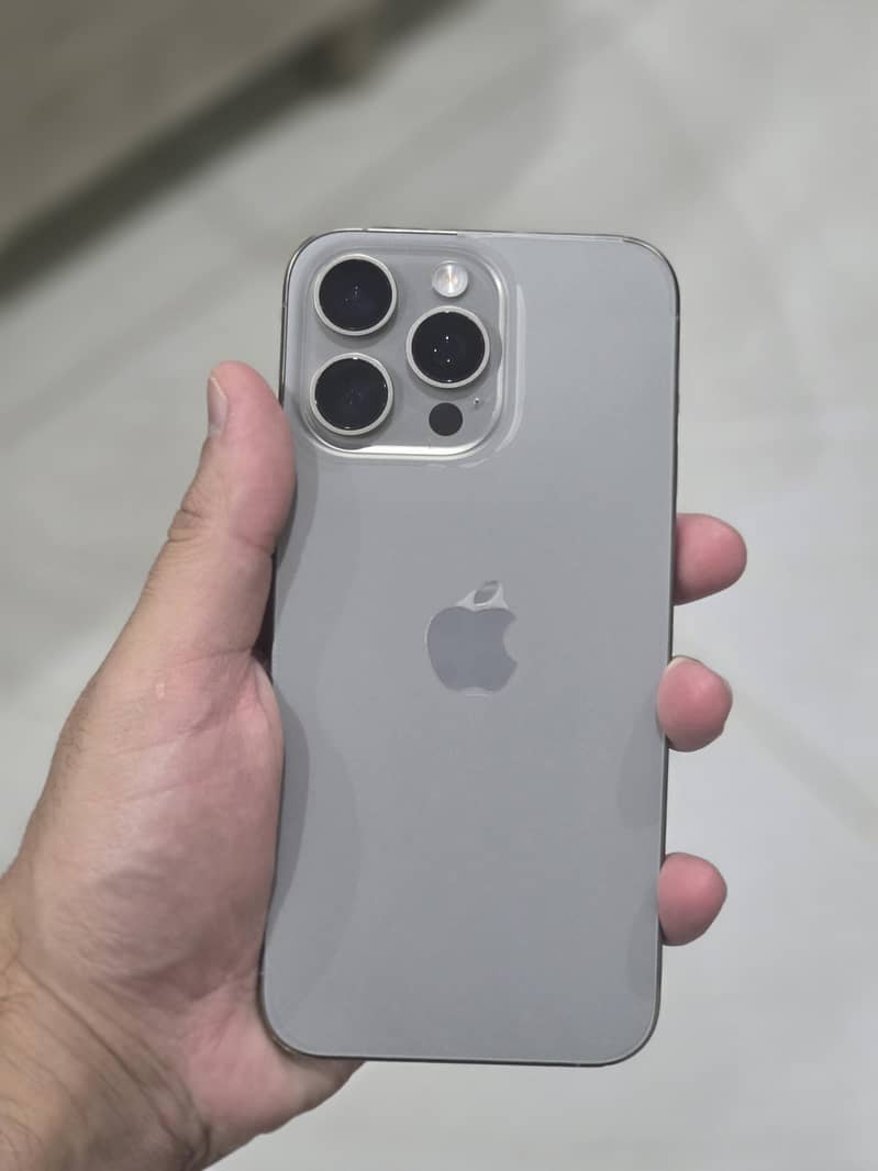 Apple iPhone 15 Pro Max 2