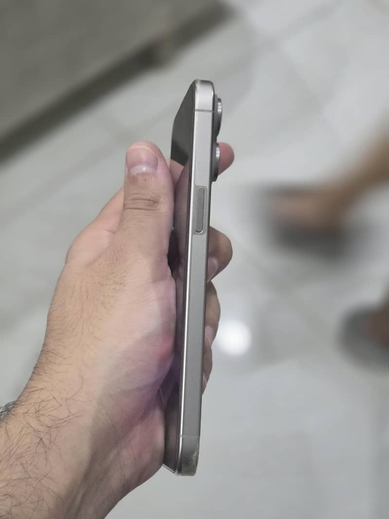 Apple iPhone 15 Pro Max 9
