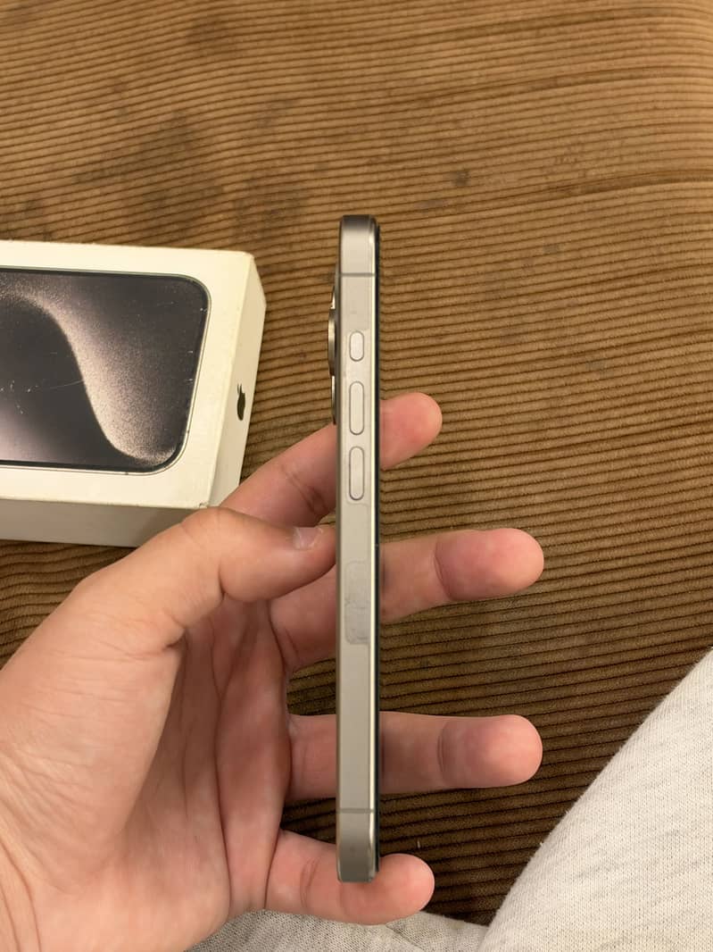 Apple iPhone 15 Pro 4