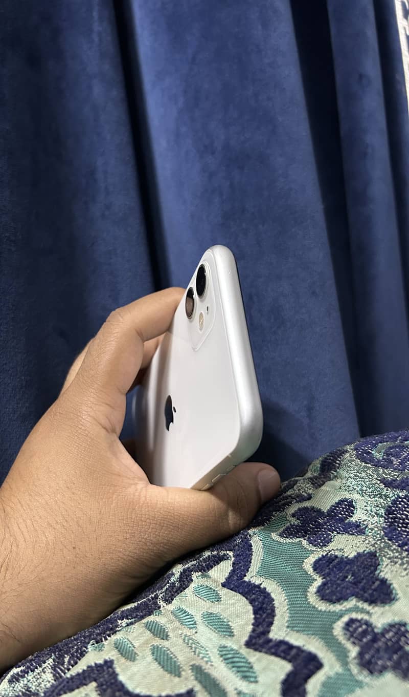 Apple iPhone 11 3