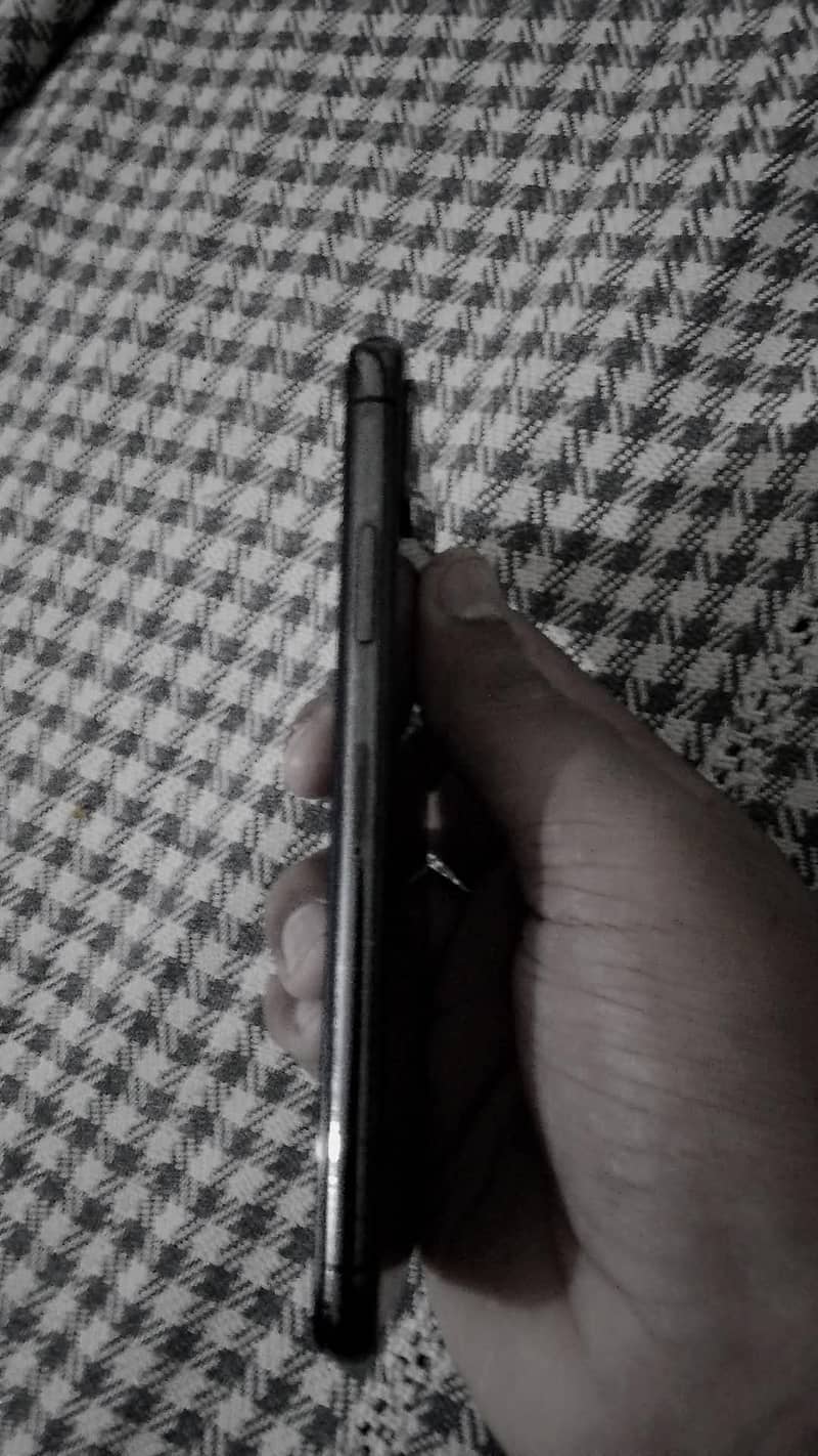 Apple iPhone X 4