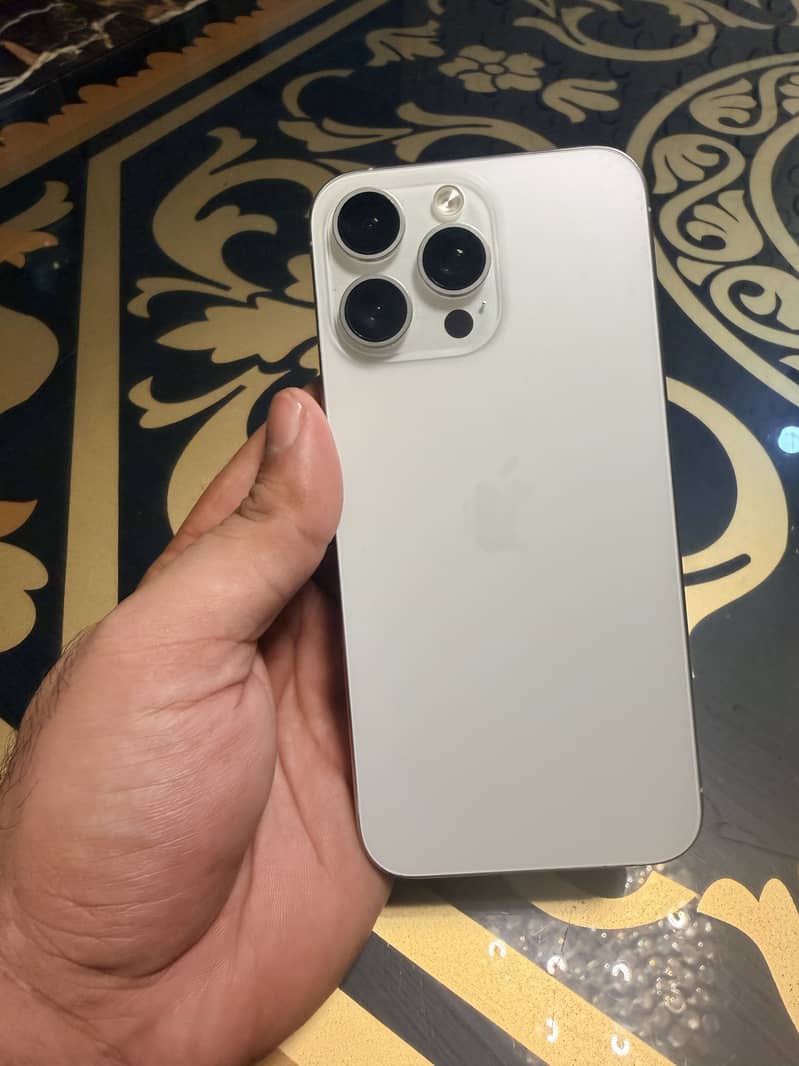 Apple iPhone 15 Pro Max 1