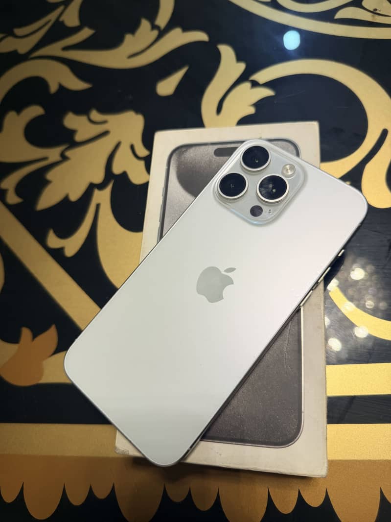 Apple iPhone 15 Pro Max 4