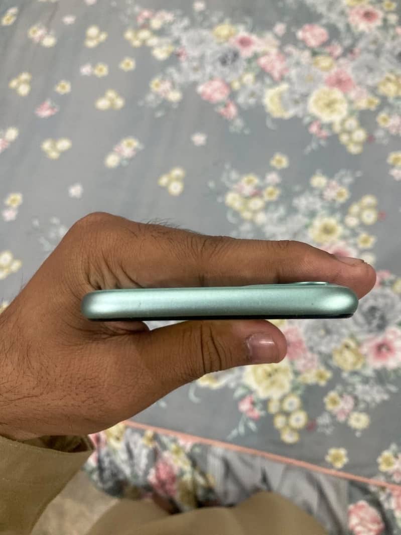 Apple iPhone 11 3