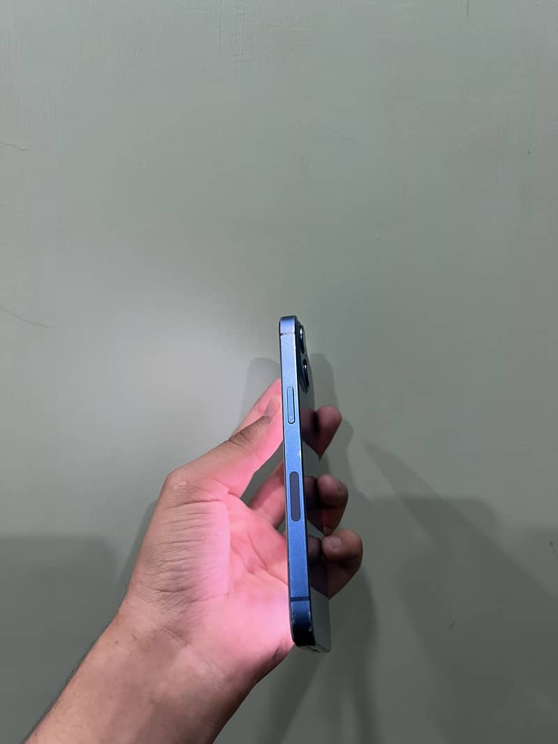 iPhone 13 3