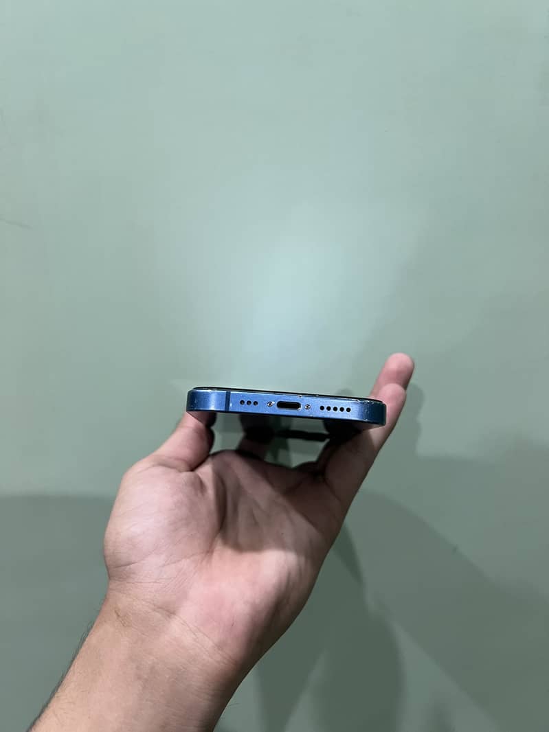 iPhone 13 4