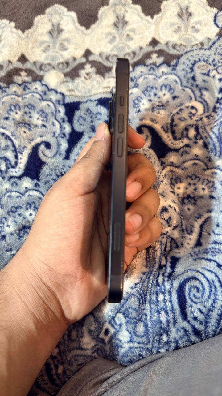 nlApple iPhone 13 6