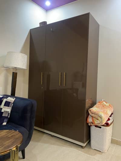 Super glossy Almari Wardrobe brand new 3 door 2 drawers solid wood