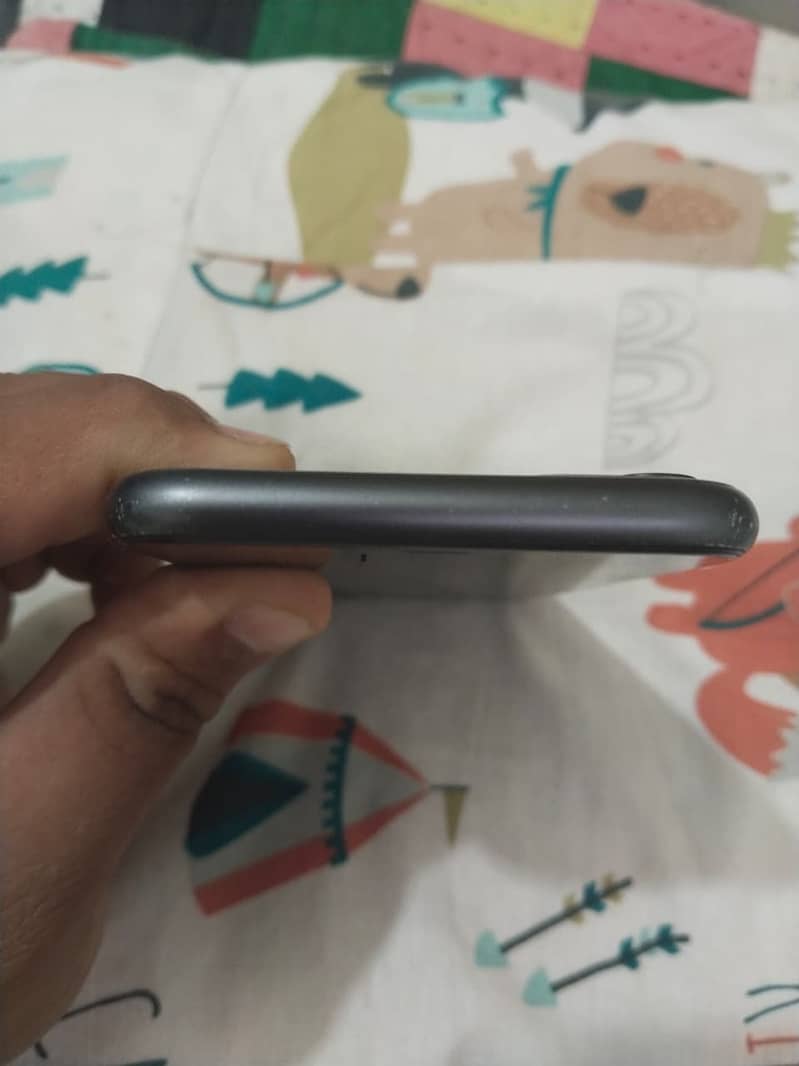 Apple iPhone 11 7