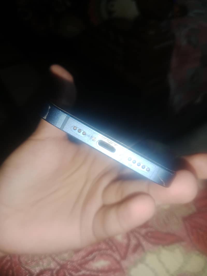 Apple iPhone 13 2