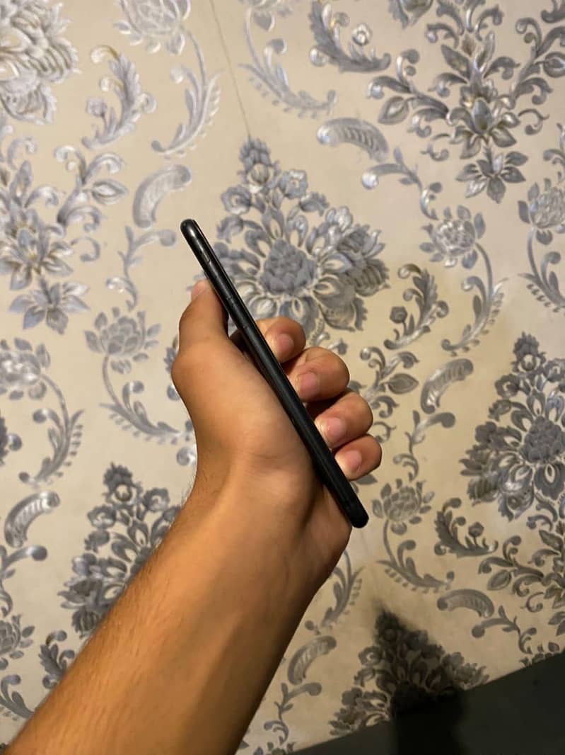 Apple iPhone 7 3