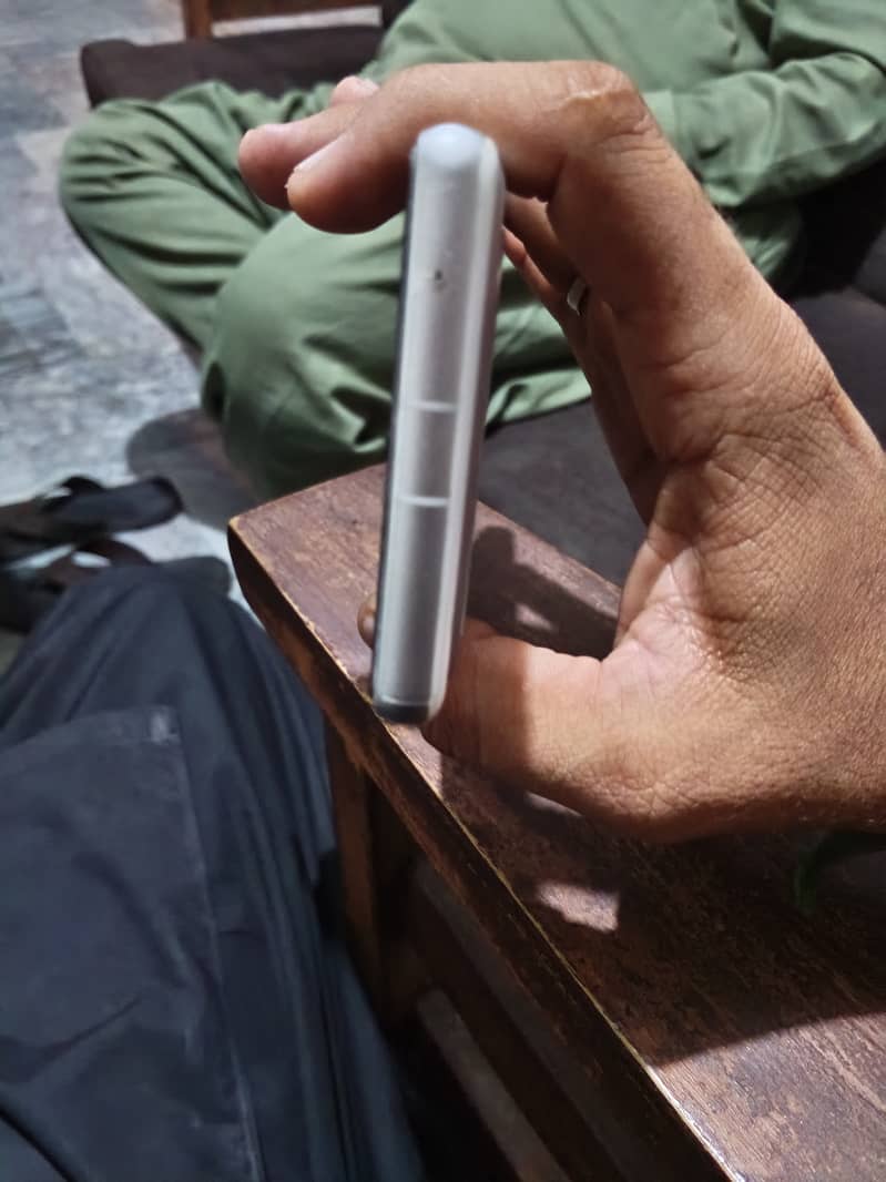 Google Pixel 7a 5