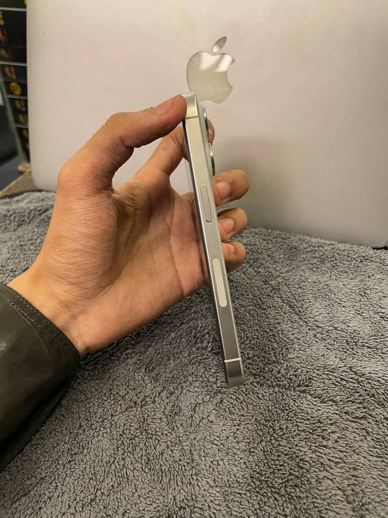 Apple iPhone 15 Pro 1