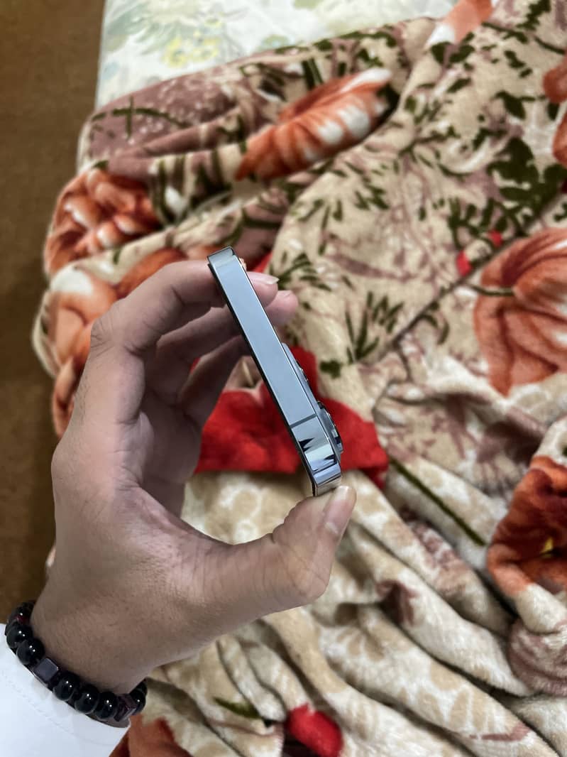 Apple iPhone 13 Pro 1