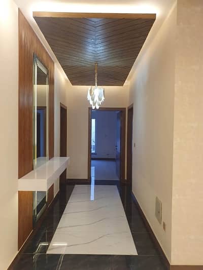 flat available for sale 3 bed dd west open 1zt floor lift car parking stand by gernoter in Gulshan block 4 code RA