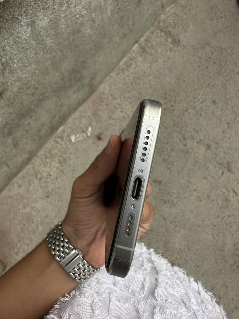 Apple iPhone 15 Pro Max 1