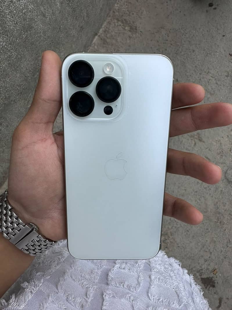 Apple iPhone 15 Pro Max 2
