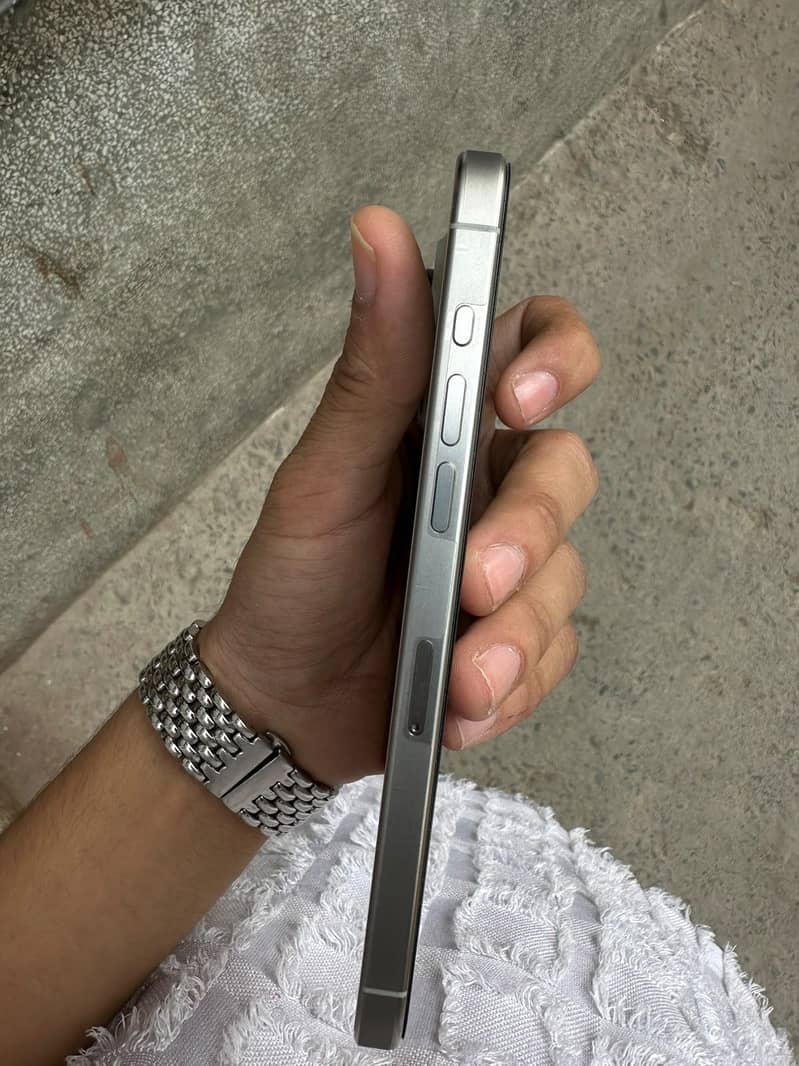 Apple iPhone 15 Pro Max 3