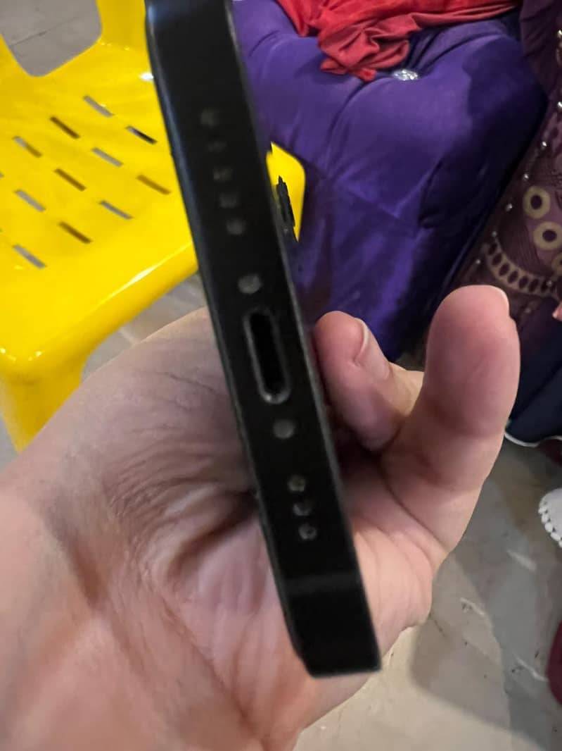 Apple iPhone 12 3