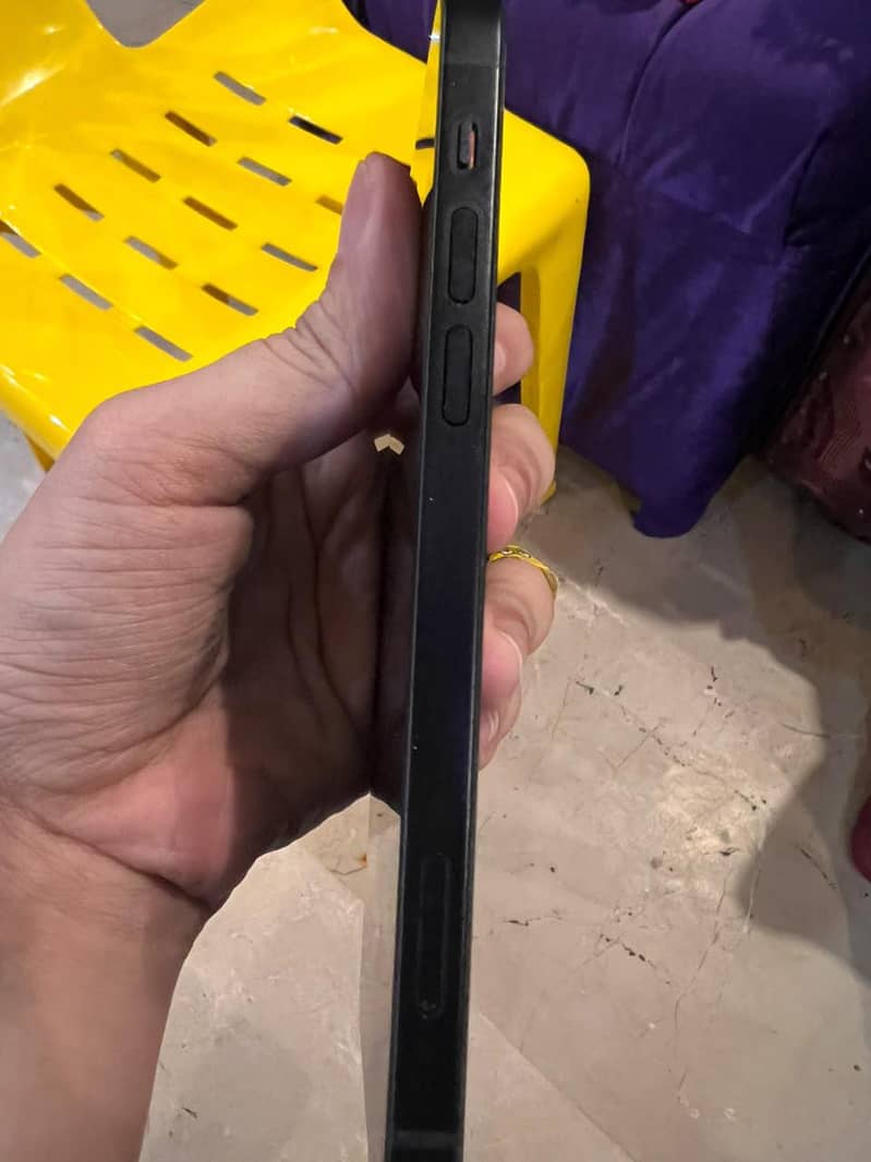 Apple iPhone 12 4