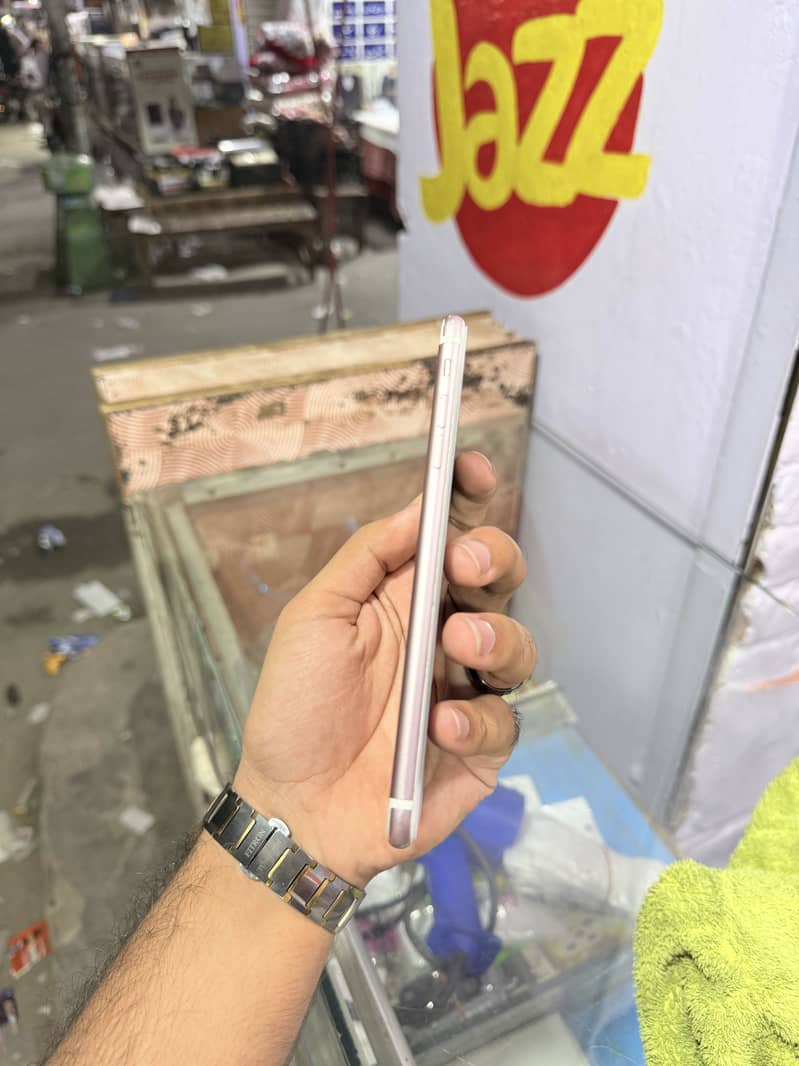 Apple iPhone 7 Plus 1