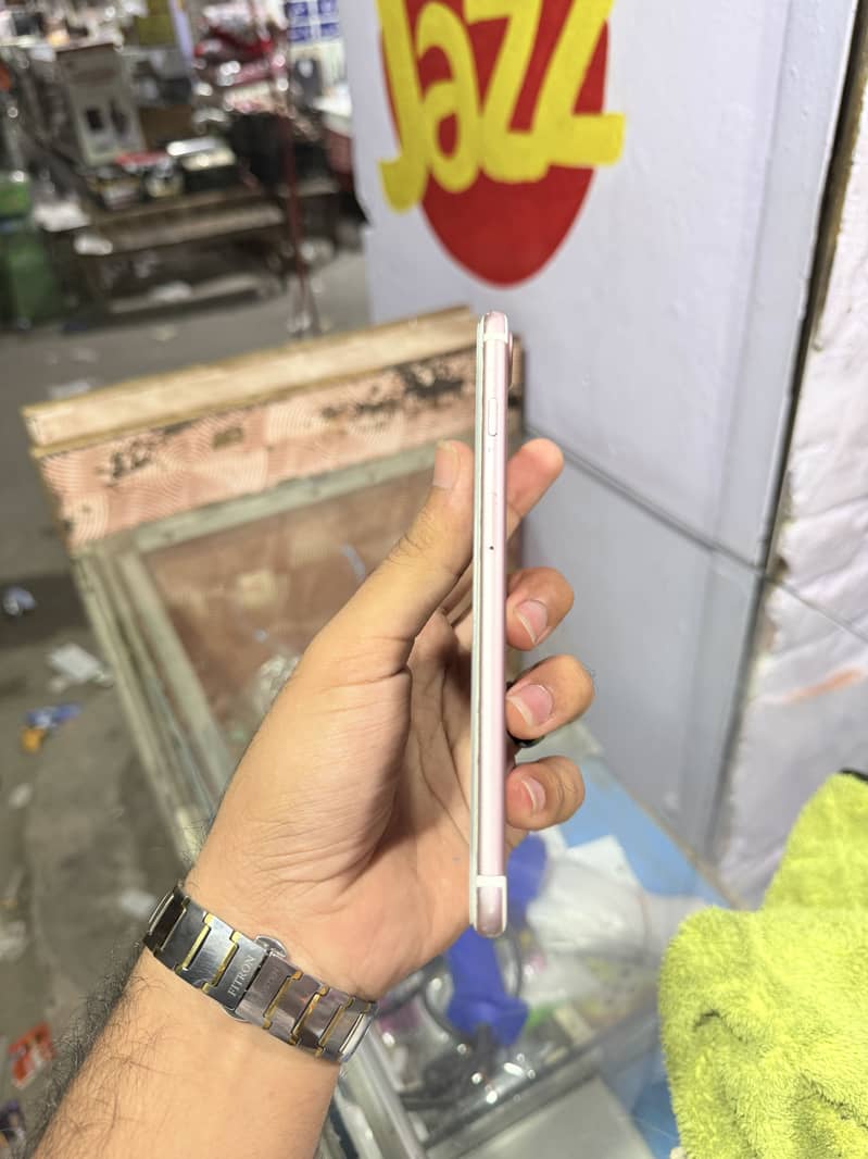 Apple iPhone 7 Plus 2