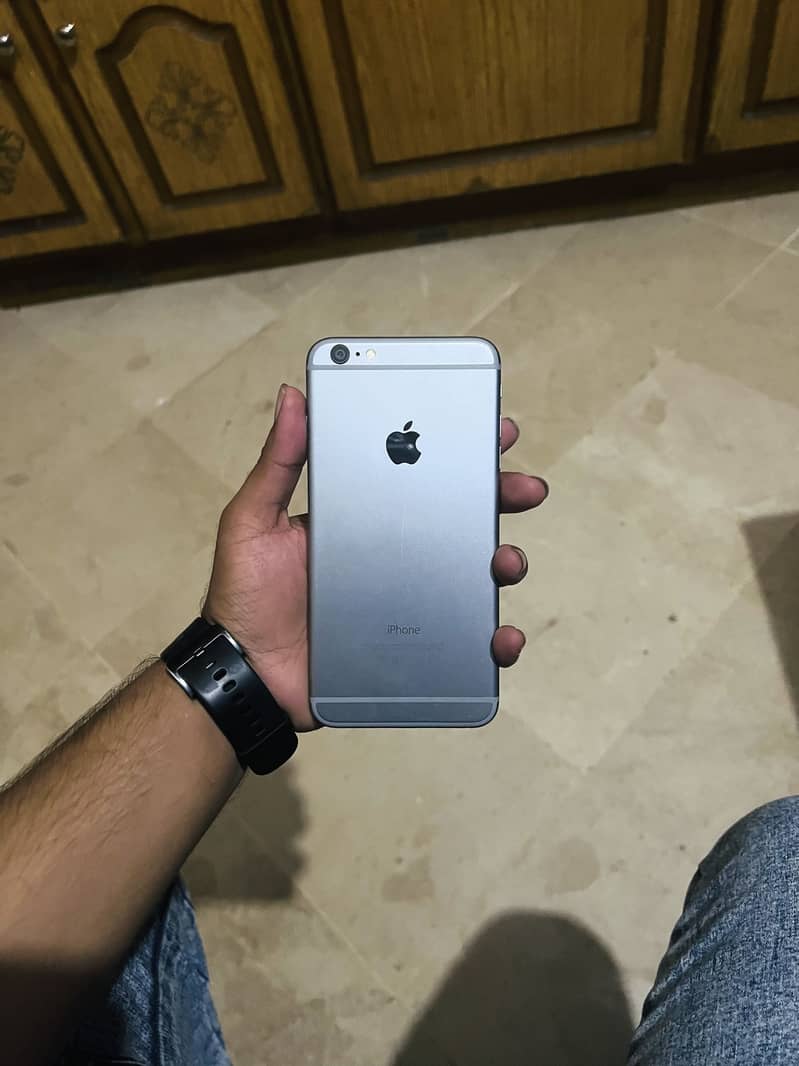 Apple iPhone 6 Plus 0