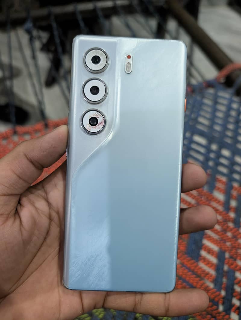 Tecno CAMON 40 Pro Full Box 2
