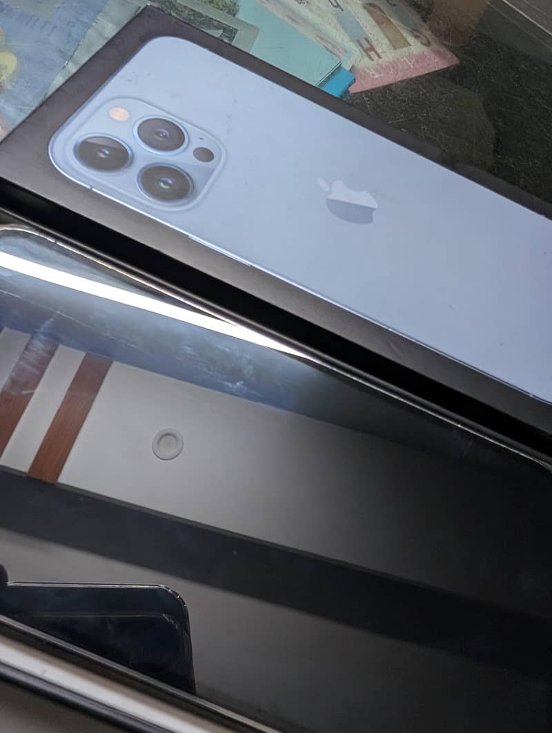 Apple iPhone 13 Pro Max 0