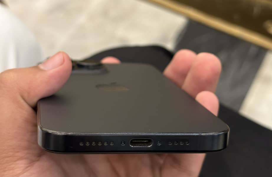 Apple iPhone 15 Pro Max 2