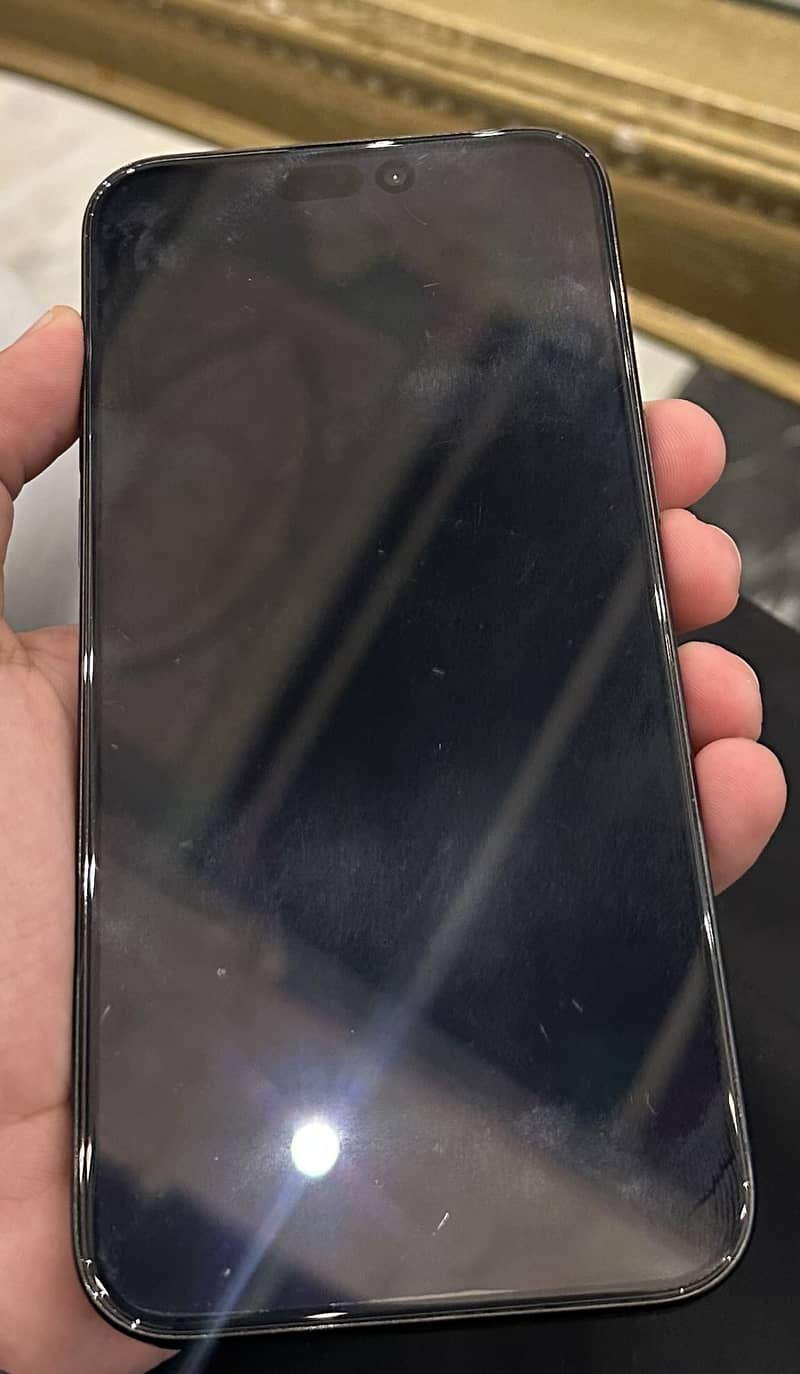 Apple iPhone 15 Pro Max 4