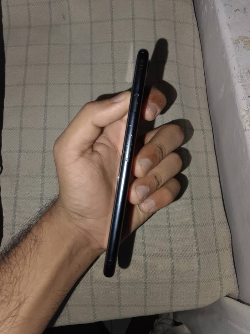 Apple iPhone 7 3