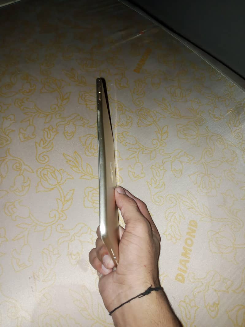 Apple iPad mini 4 3