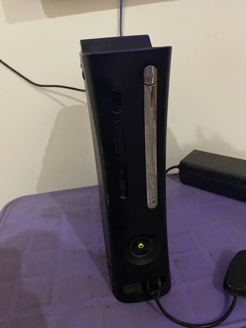 Xbox 360 with One Original Controller 1