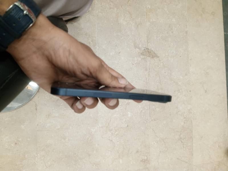 Apple iPhone 13 4