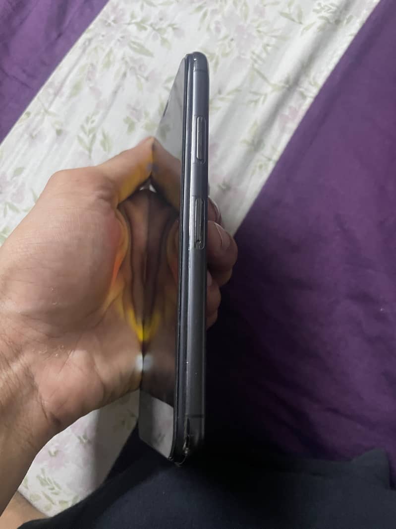 Apple iPhone X 3