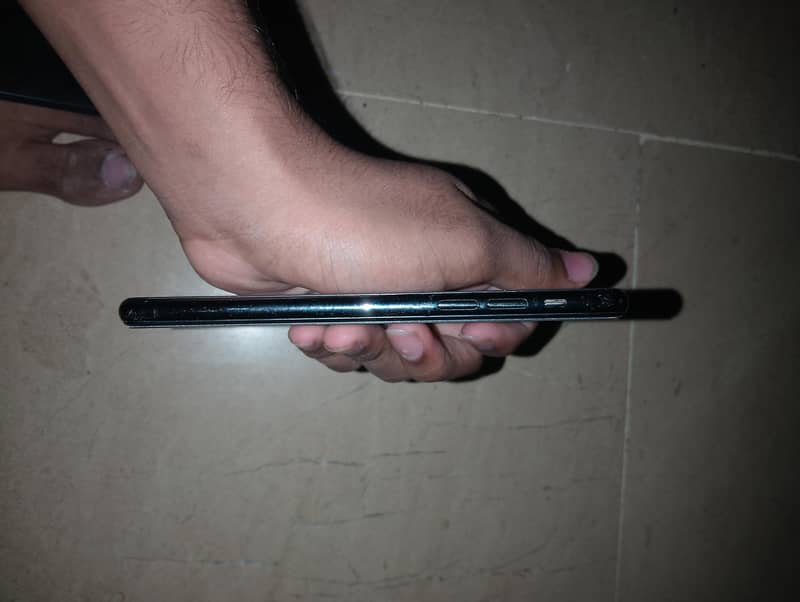 Apple iPhone XS 4