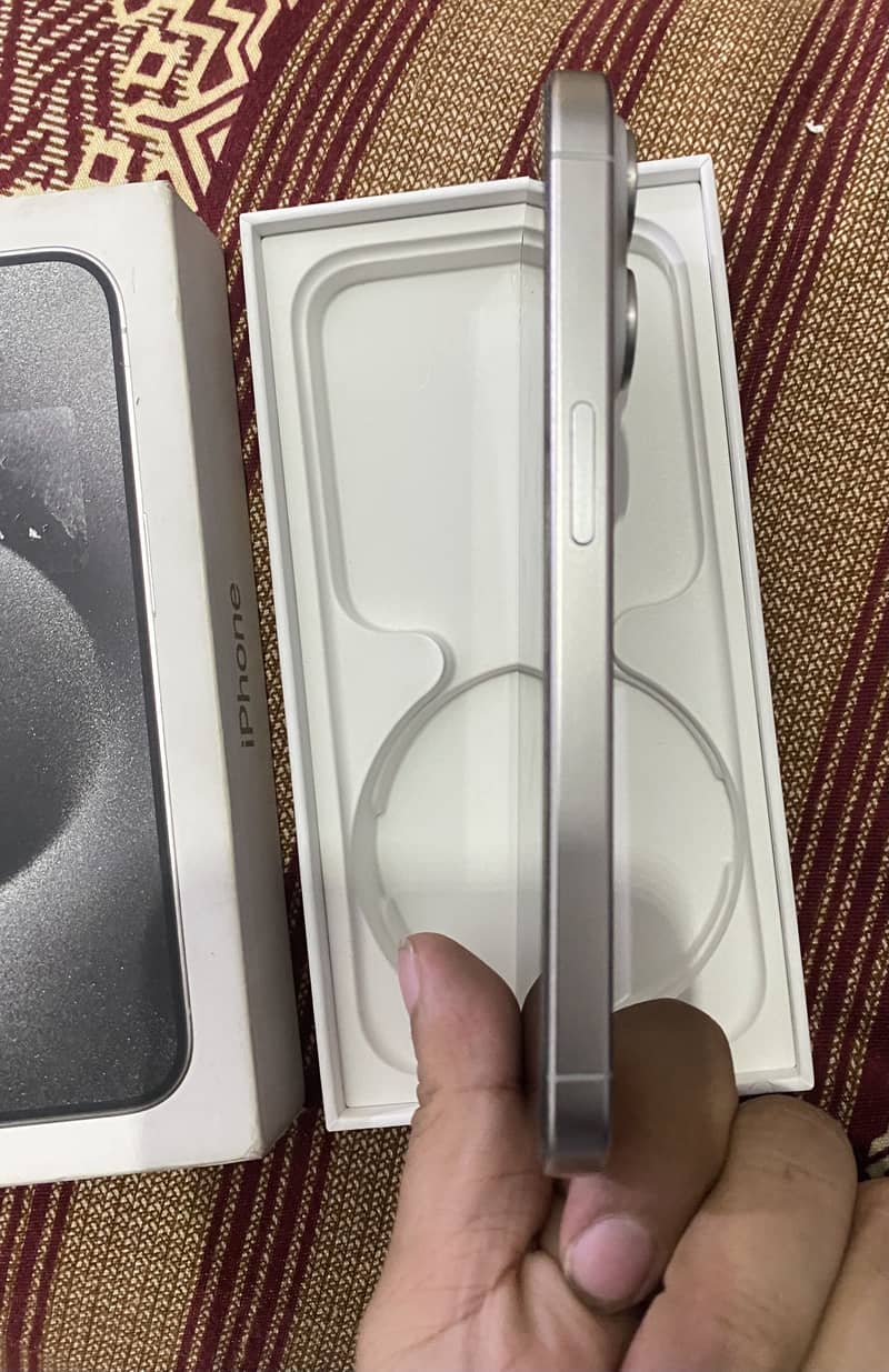 Apple iPhone 15 Pro 3