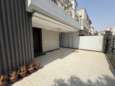 10 Marla Like New House For Rent
