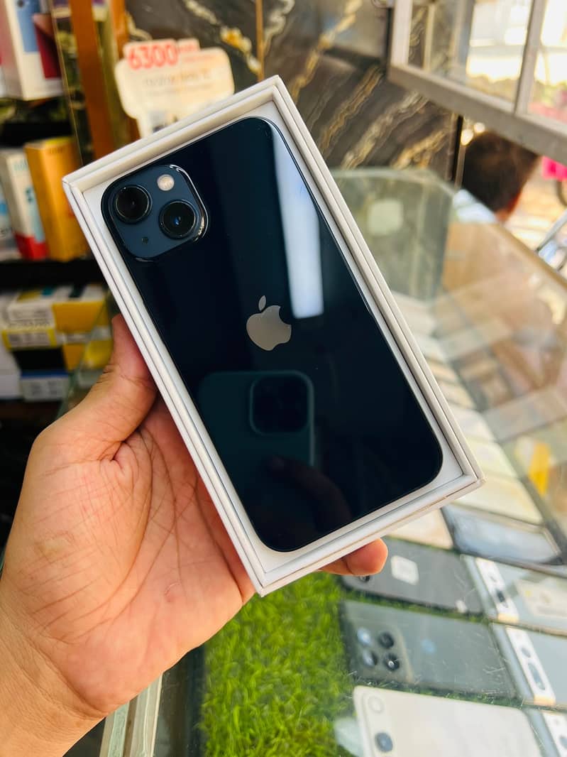 Apple iPhone 13 2