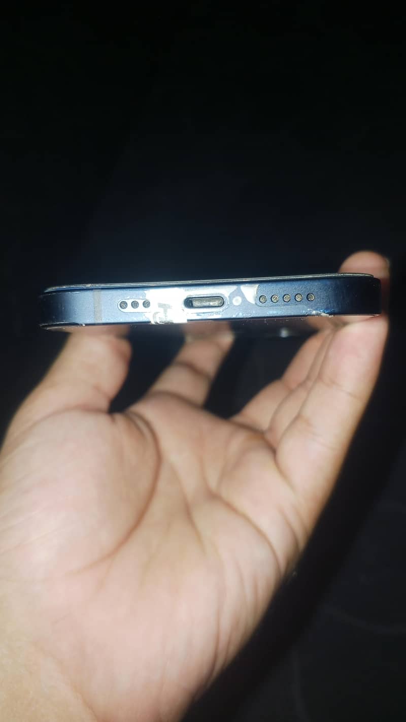 Apple iPhone 12 - Mobile Phones - 1120808918
