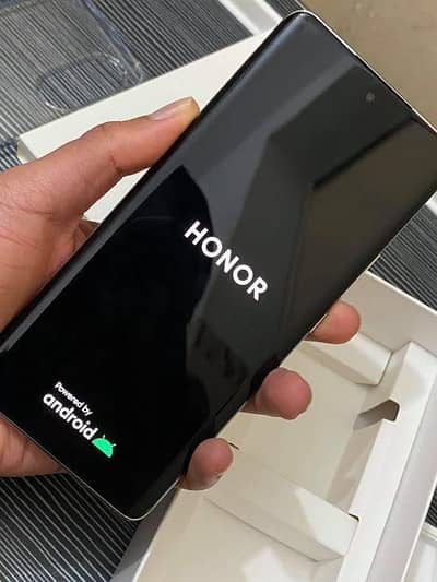 Honor 90 . . . . . . 10/10
