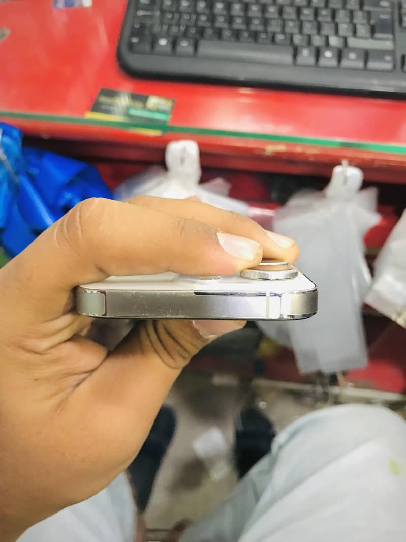 Apple iPhone 14 Pro 2