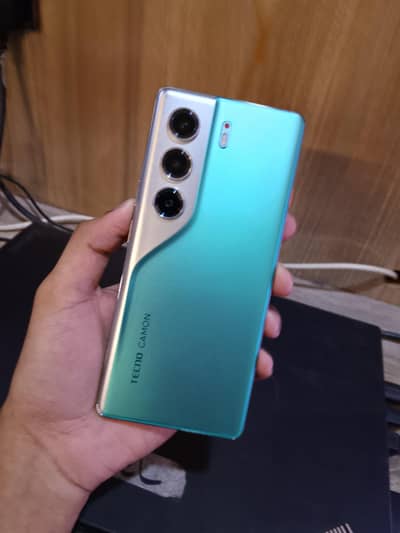 Tecno CAMON 40 Pro