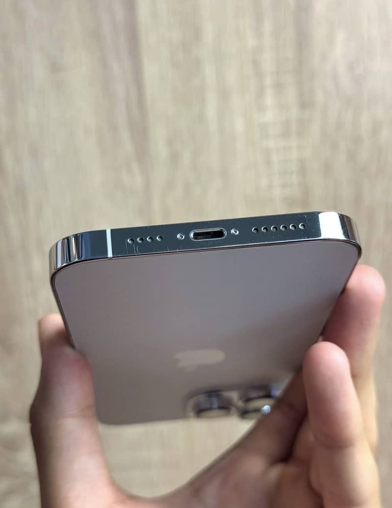 Apple iPhone 14 Pro Max 4