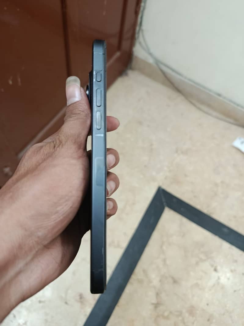 Apple iPhone 15 Pro Max 2