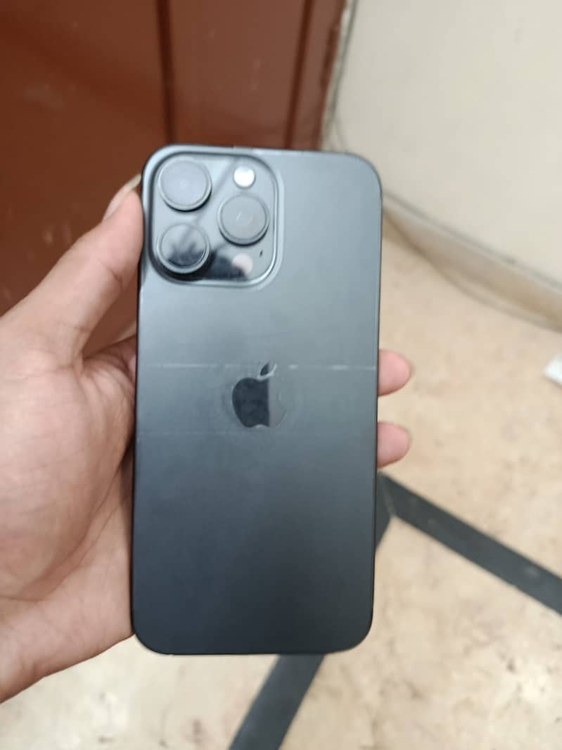 Apple iPhone 15 Pro Max 3