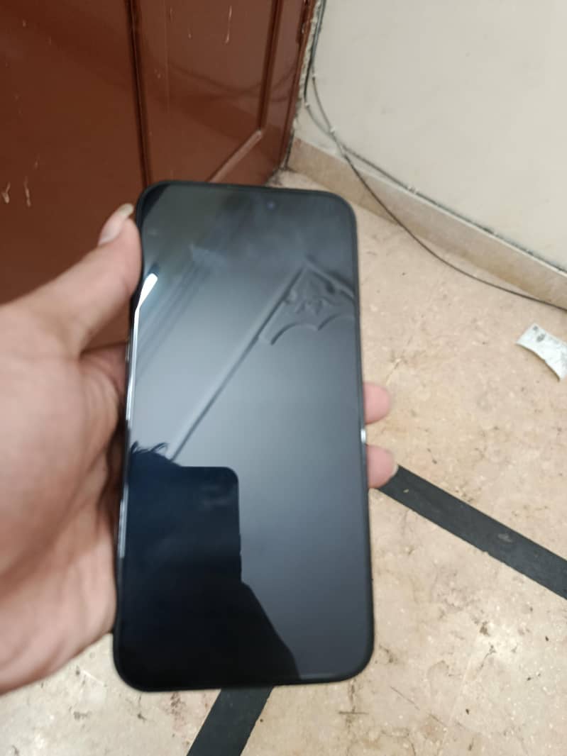 Apple iPhone 15 Pro Max 2