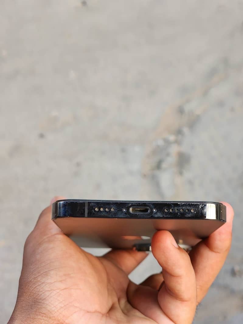 Apple iPhone 13 Pro Max 2